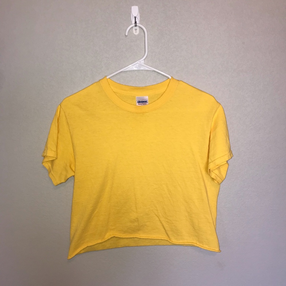 Yellow short sleeve crop top